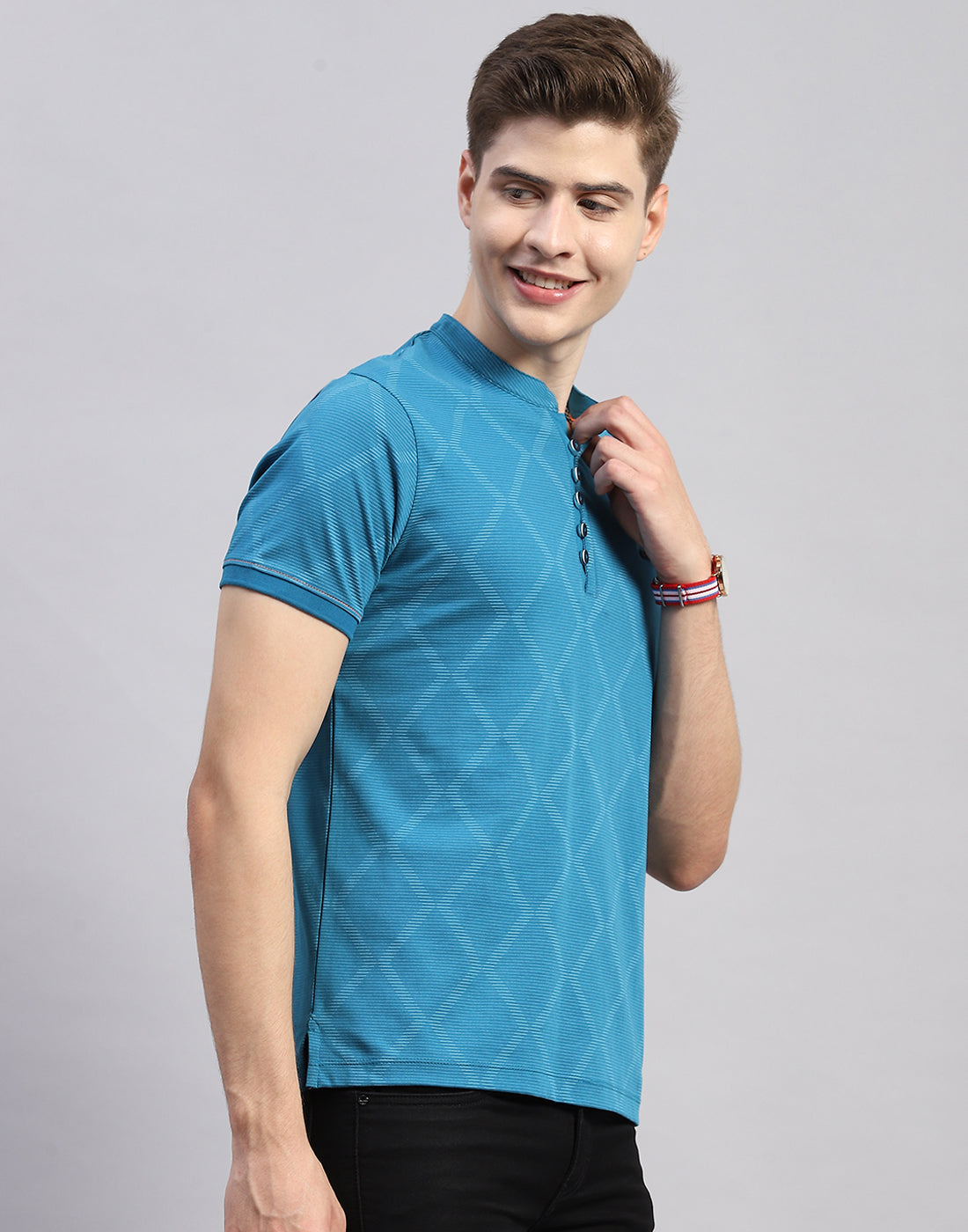 Men Blue Printed Mandarin Neck Half Sleeve T-Shirt