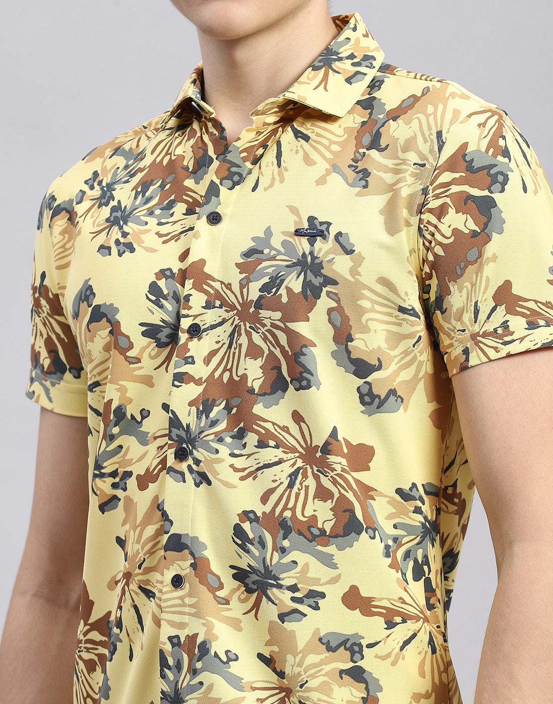 Men Yellow Floral Print Collar Half Sleeve Shirt