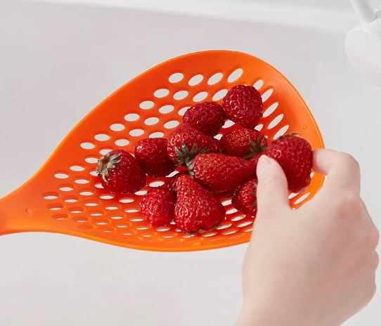 Durable Scoop Colander Strainer Spoon Plastic Water Scoop Colander For Cooking Baking Dumplings