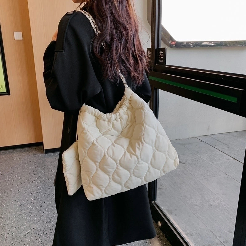 Women's All Seasons Oxford Cloth Lingge Vintage Style Sewing Thread Square Magnetic Buckle Shoulder Bag