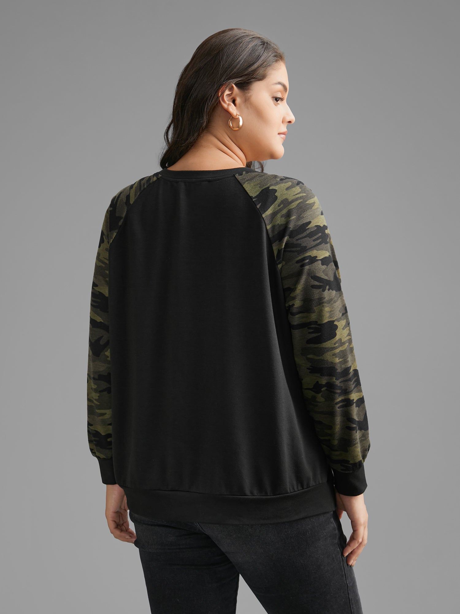 Camouflage Patchwork Raglan Sleeve Sweatshirt