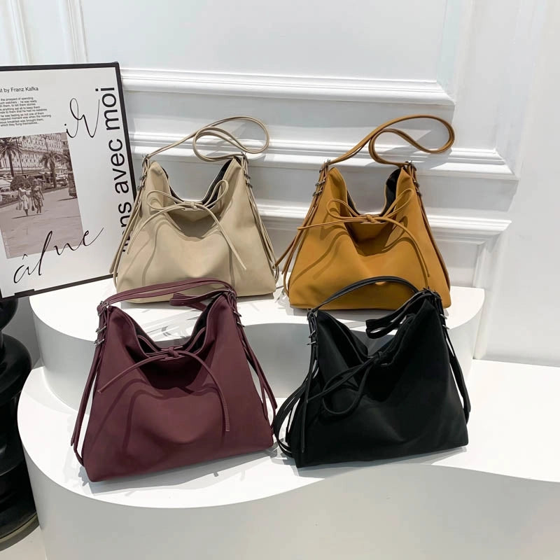Women's Pu Leather Solid Color Classic Style Dumpling Shape Magnetic Buckle Shoulder Bag