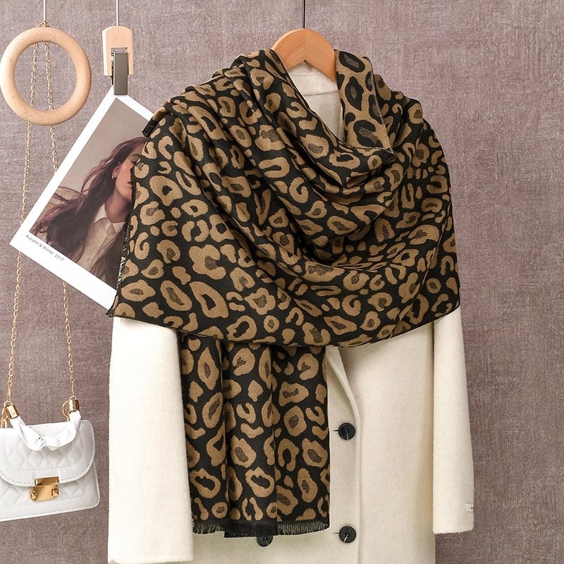 Women's Elegant Streetwear Leopard Imitation Cashmere Scarf