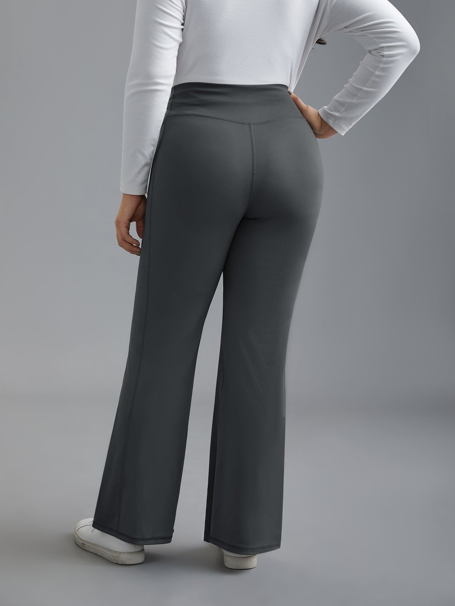 V-Shaped Pocket Bootcut Leggings