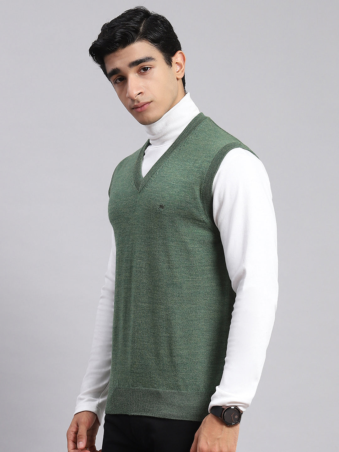 Men Green Solid V Neck Sleeveless Sweater