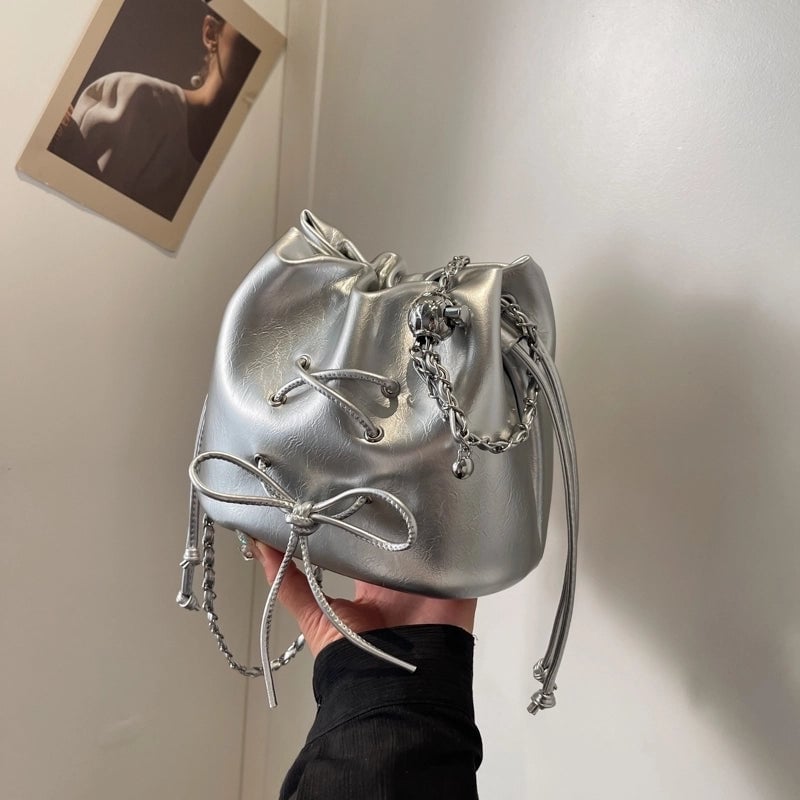 Women's Medium Pu Leather Solid Color Classic Style Sewing Thread Bucket Magnetic Buckle Bucket Bag