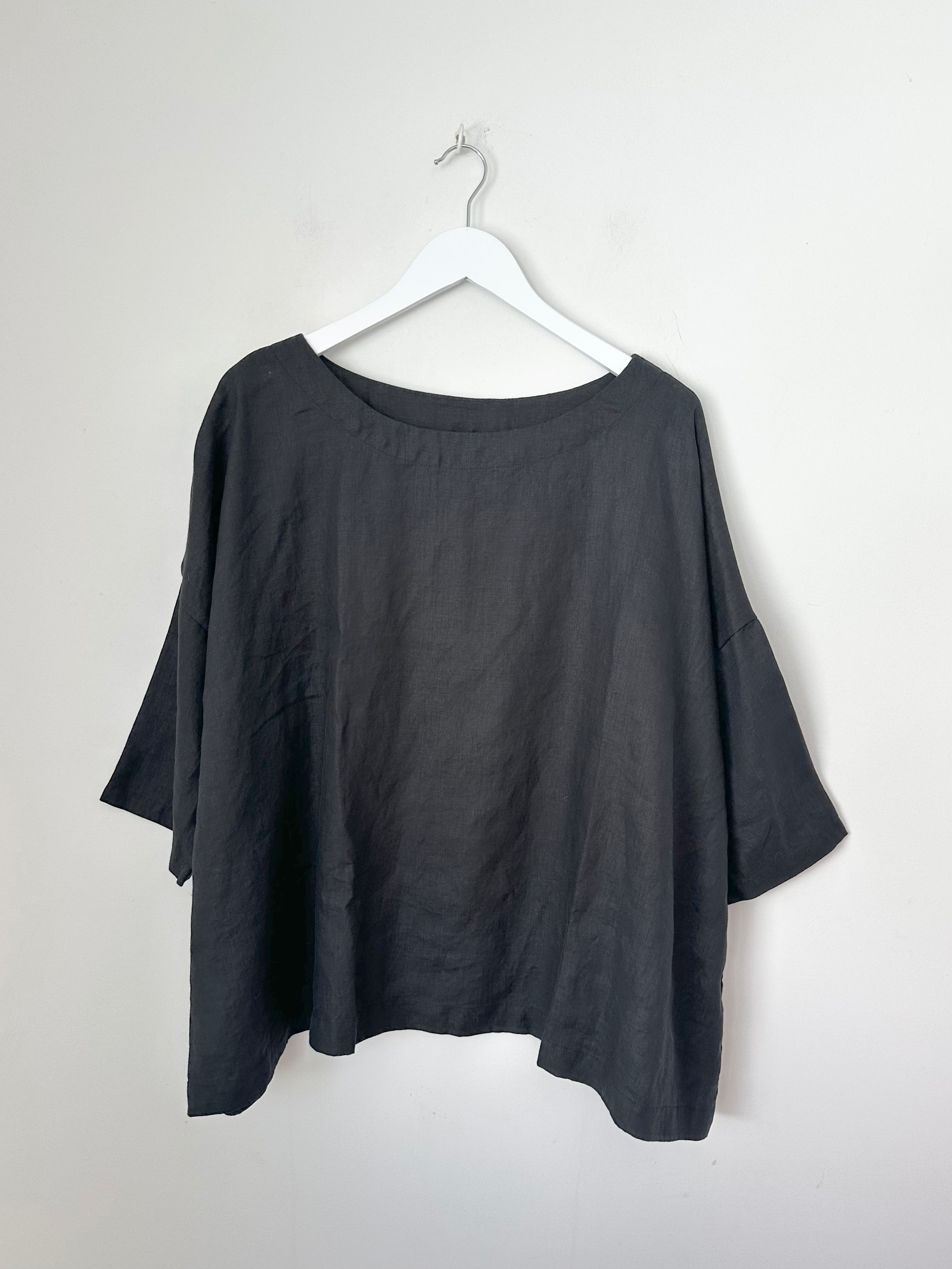 marita top  - black linen