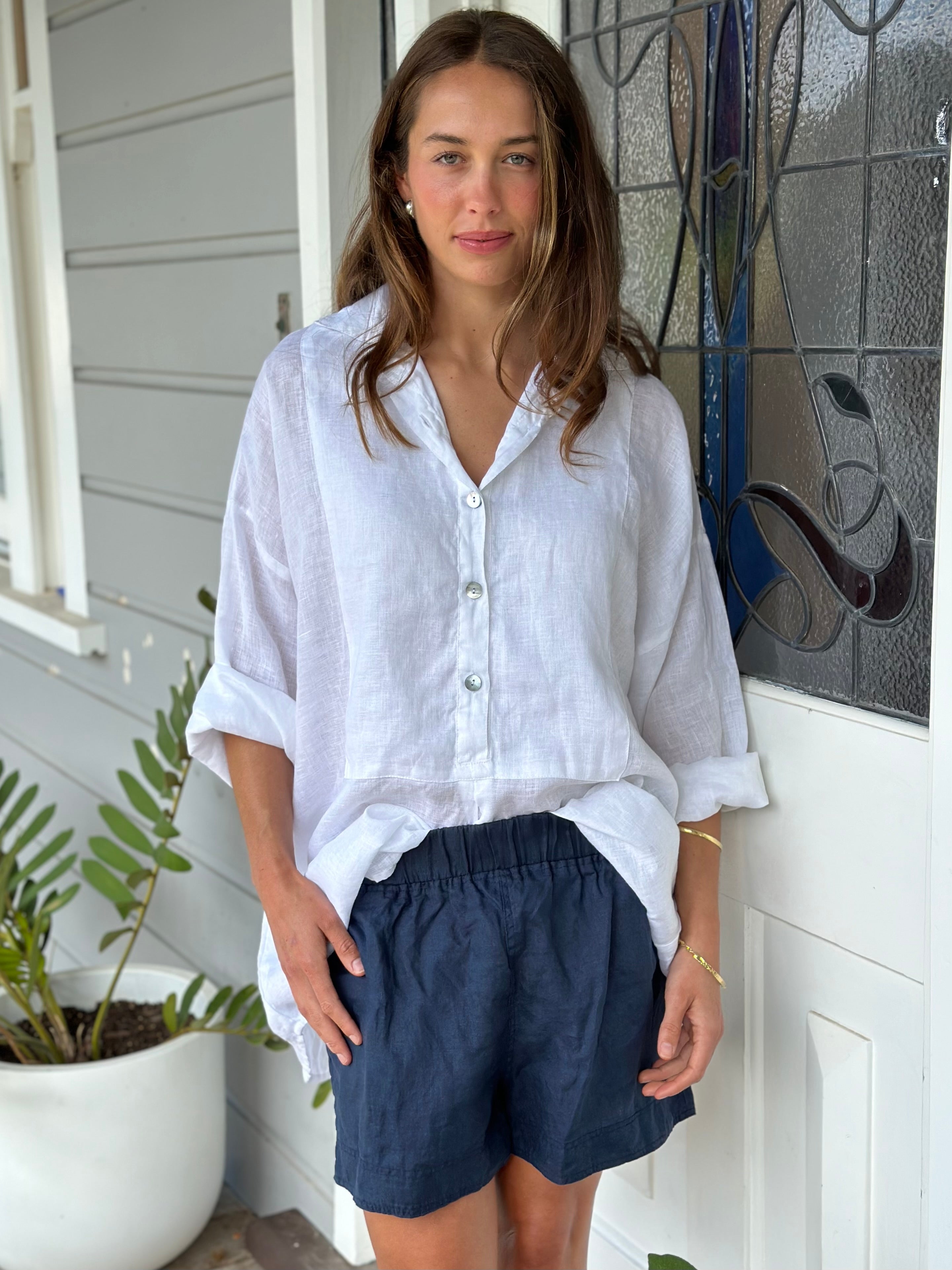 abbey short - navy linen