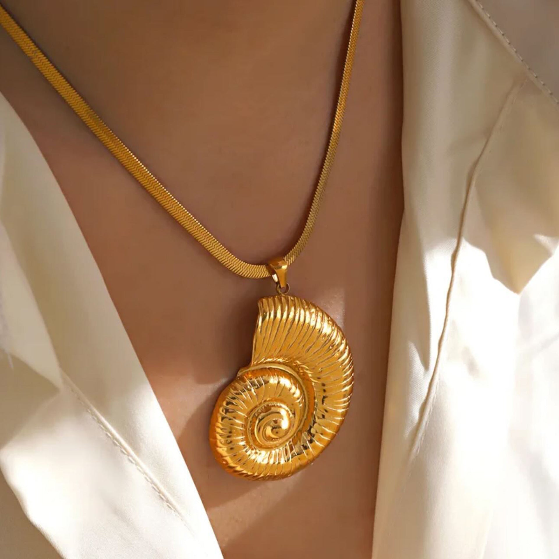 Stainless Steel Conch Necklace Accessories Women'S Summer Titanium Steel Clavicle Chain Hot Sale