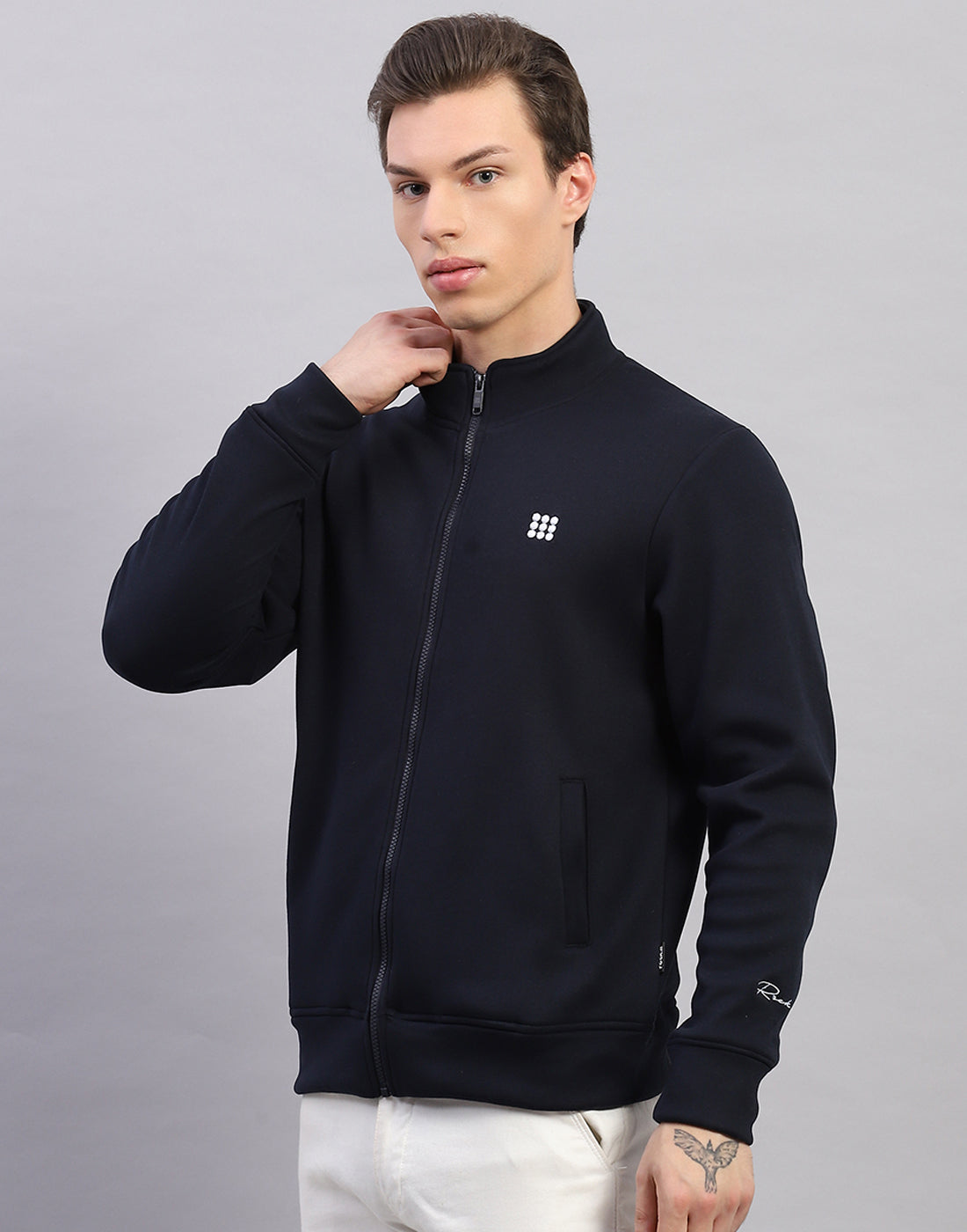 Men Navy Blue Solid Round Neck Full Sleeve Sweatshirt