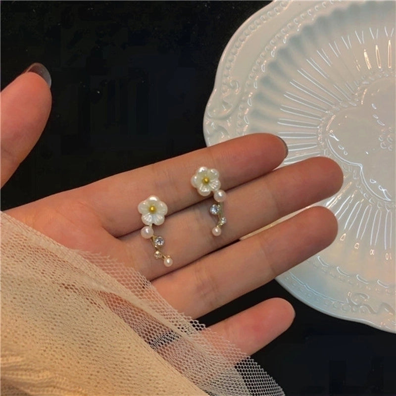 Fashion Geometric Alloy Plating Artificial Pearls Women's Earrings 1 Pair