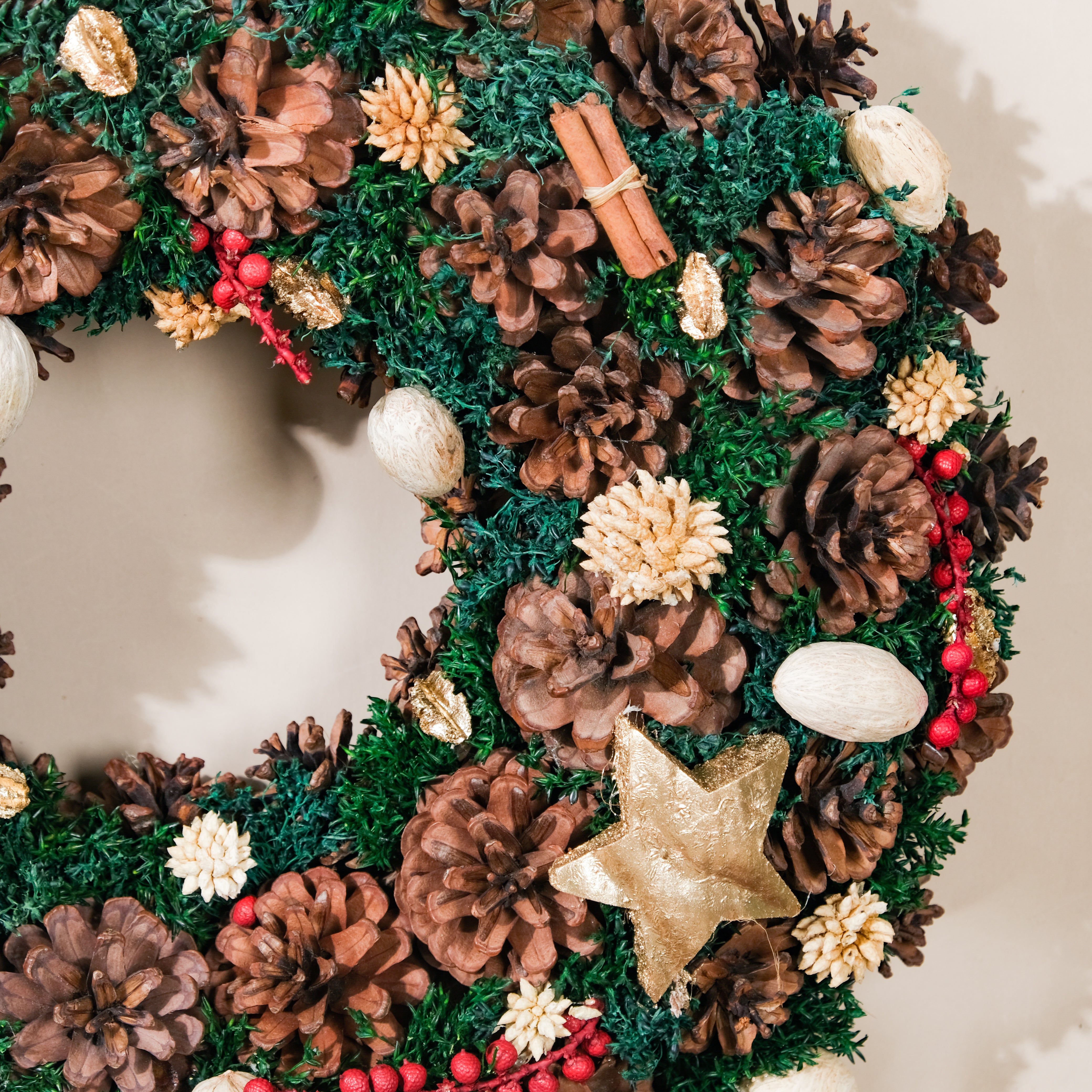 Merry Christmas Wreath Of Pinecones And Berries 13 Inch
