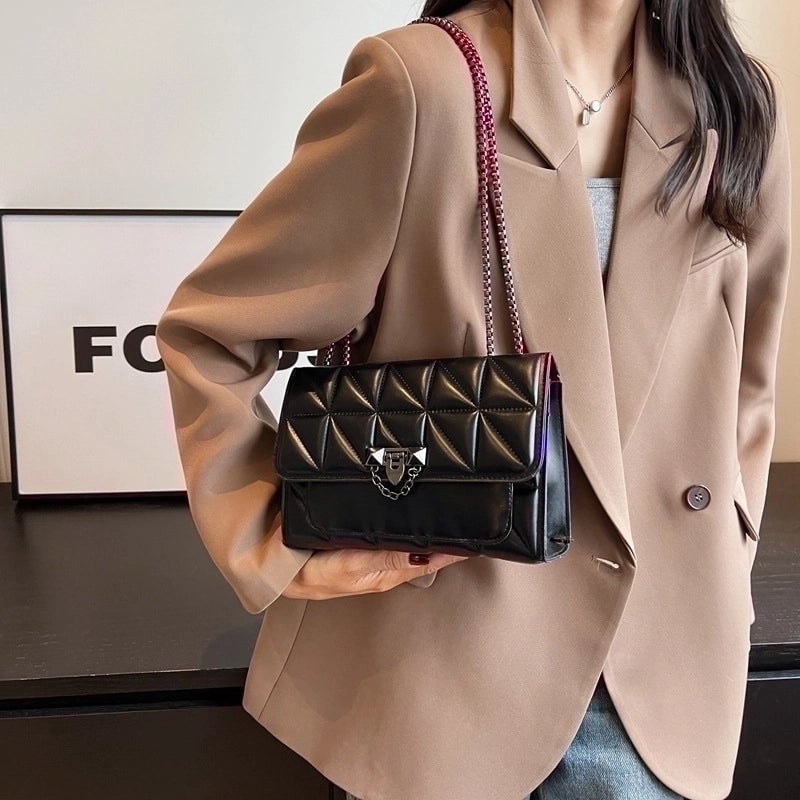 Women's Small Pu Leather Solid Color Streetwear Square Lock Clasp Underarm Bag