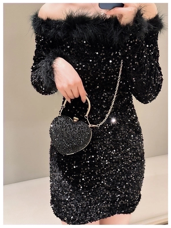 Women's Small Arylic Solid Color Elegant Classic Style Heart-shaped Hook Loop Evening Bag