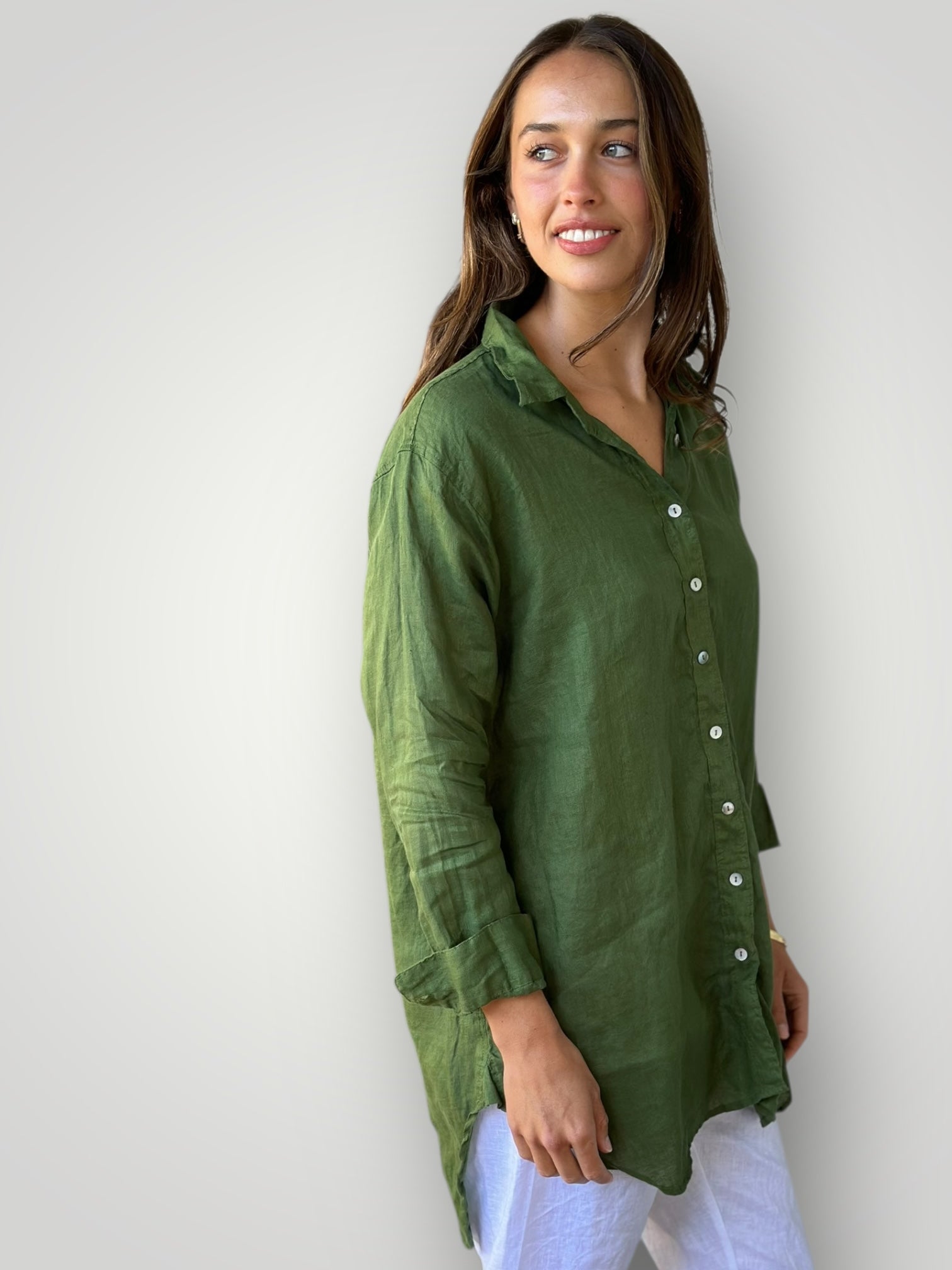 skyla shirt - moss linen