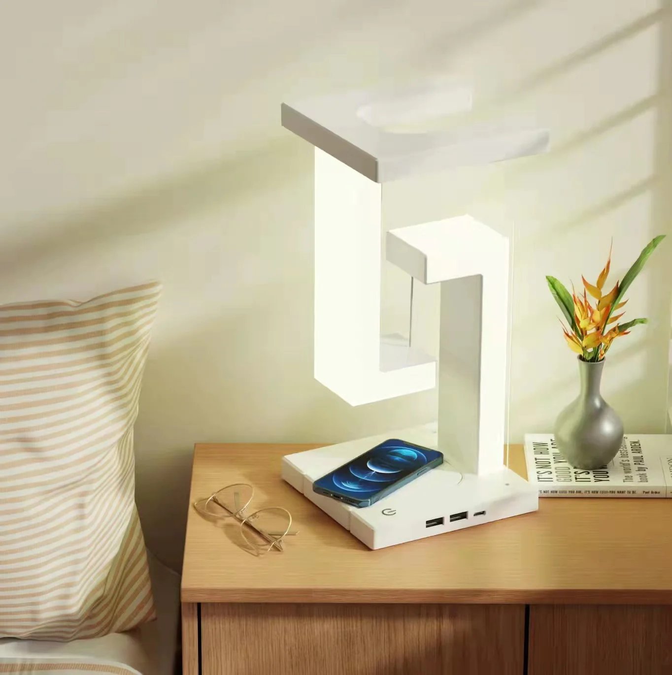 Wireless Charging Floating Lamp (Buy 2 Free Shipping)