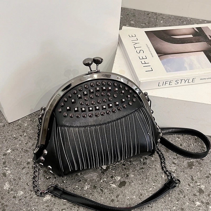 Women's Pu Leather Solid Color Streetwear Shell Zipper Square Bag