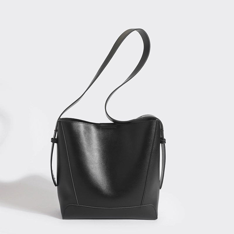 Women's Medium Pu Leather Solid Color Streetwear Zipper Shoulder Bag