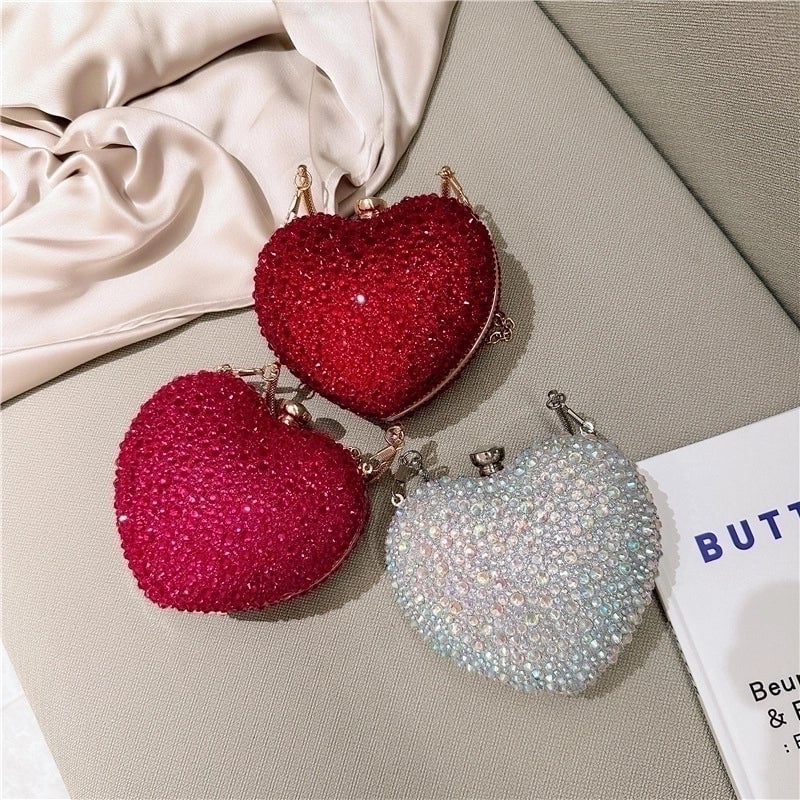 Women's Small Arylic Solid Color Elegant Classic Style Heart-shaped Hook Loop Evening Bag