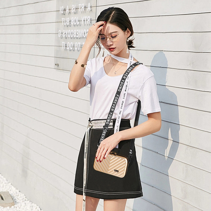 Women's PVC Letter Streetwear Zipper Phone Wallets