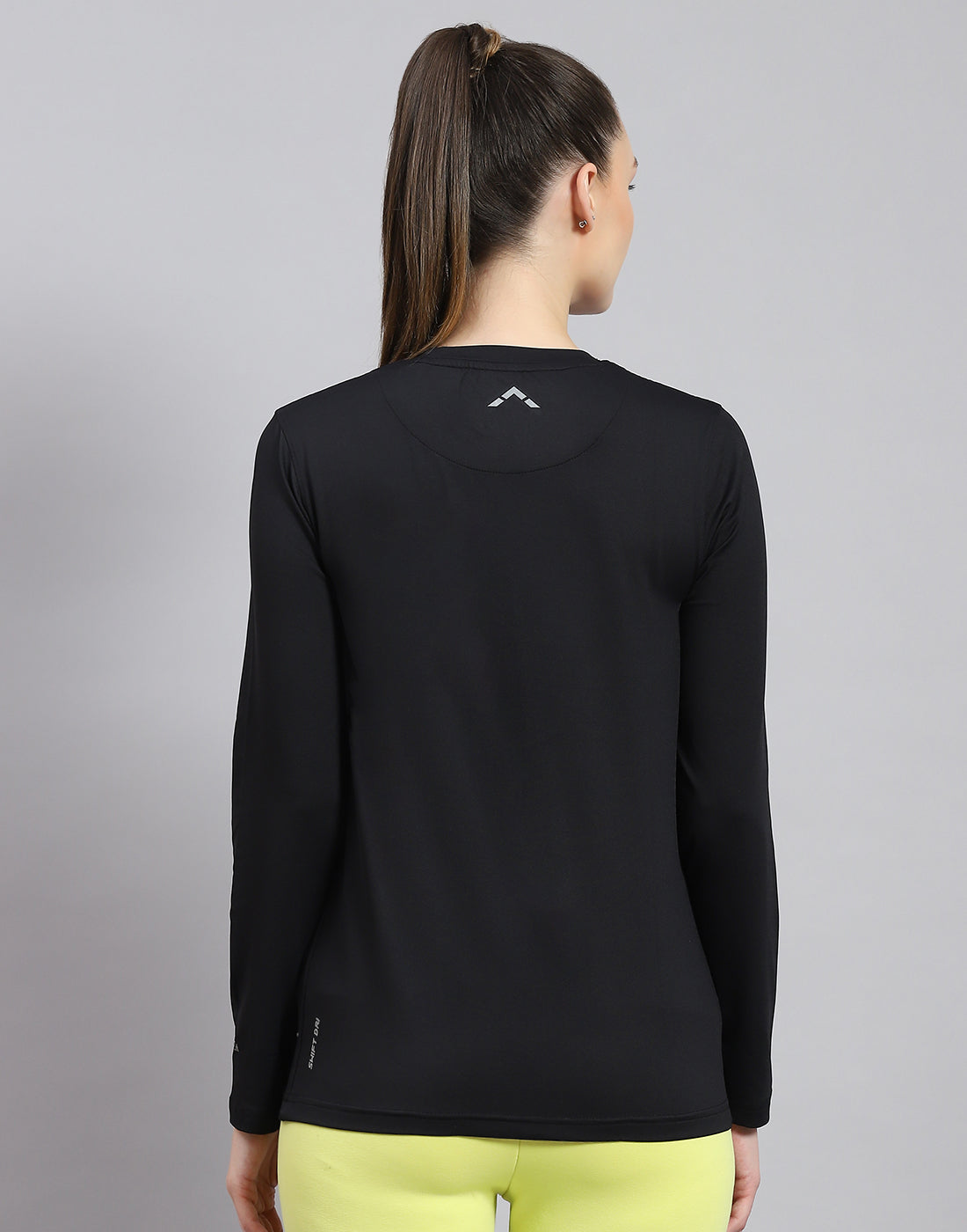 Women Black Solid Round Neck Full Sleeve Top