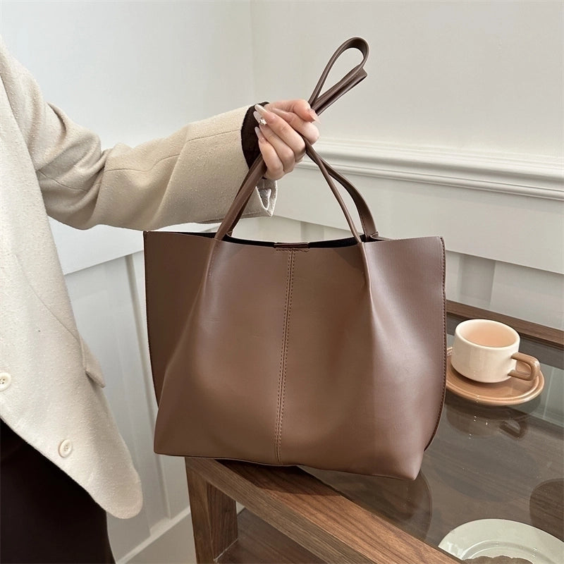Women's Pu Leather Solid Color Classic Style Magnetic Buckle Shoulder Bag