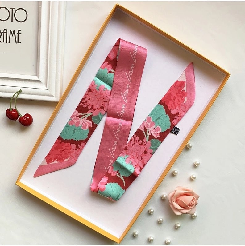 Women's Minimalist Classic Style Color Block Satin Printing Silk Scarf