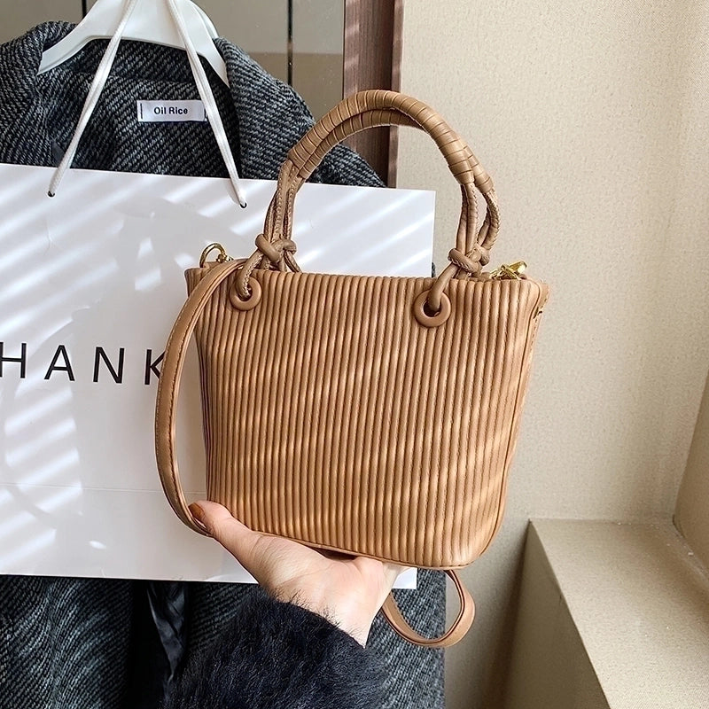 Women's Pu Leather Stripe Solid Color Classic Style Square Zipper Shoulder Bag Handbag