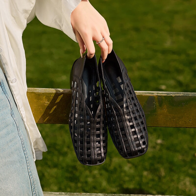 Women's Wide-Fit Woven Cow Leather Closed-Toe Block Heel Mules in Black