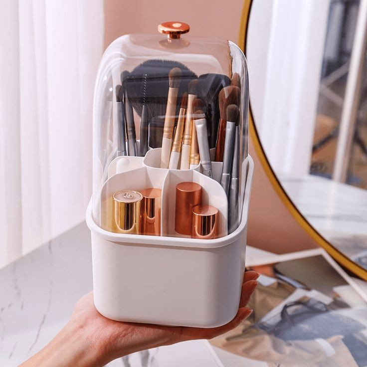 HEART SHAPE MAKEUP BRUSH ORGANIZER