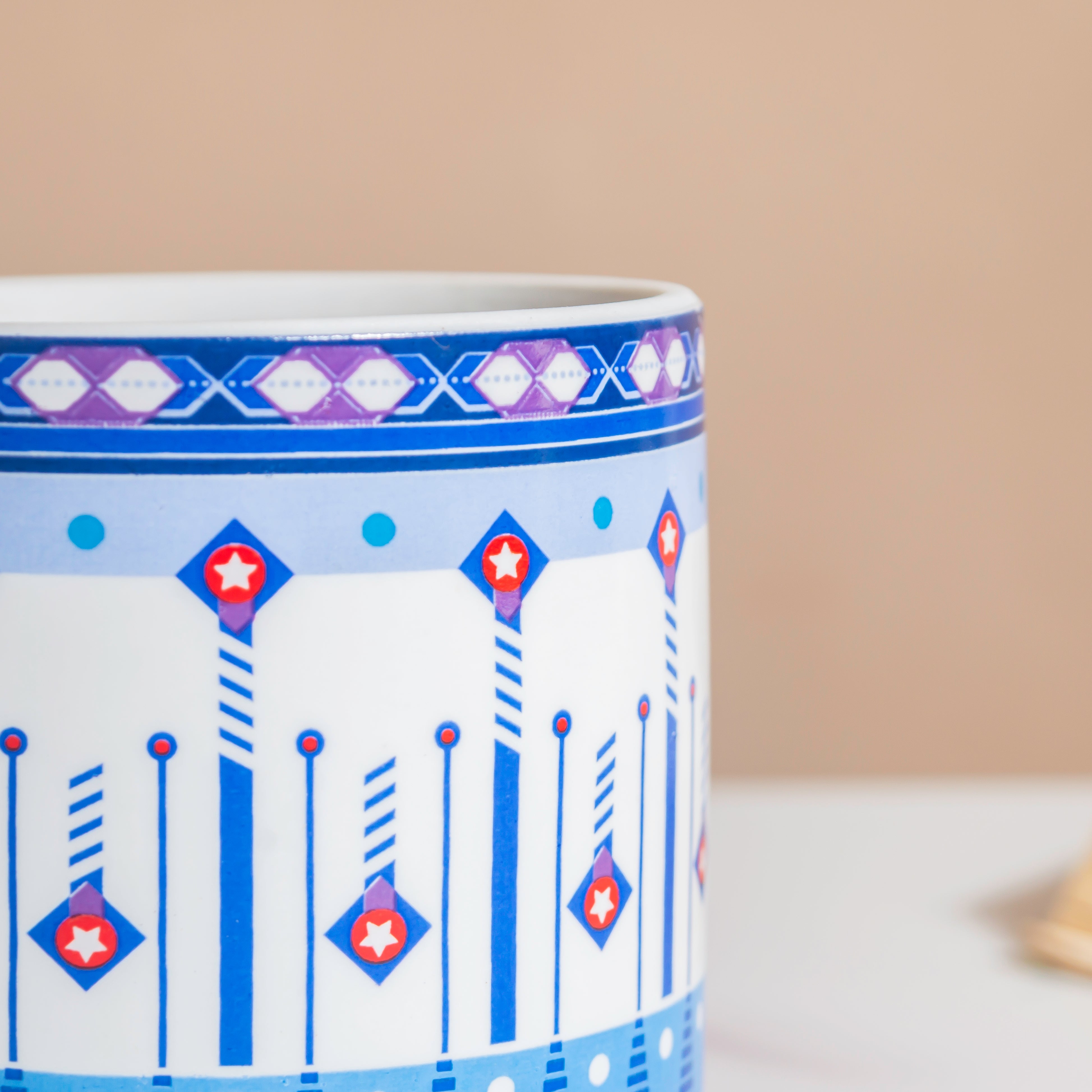Noor Art Blue And White Planter And Wooden Coaster