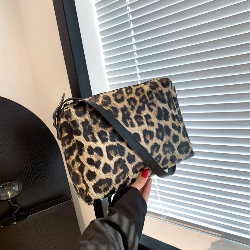 Simple Fashion Trendy Large Capacity Tote Bag Autumn New Simple Casual Shoulder Bag Retro Commuter Bag