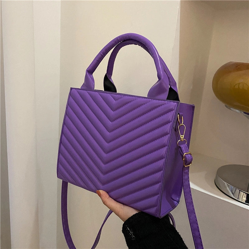 Women's Pu Leather Solid Color Classic Style Sewing Thread Square Zipper Crossbody Bag