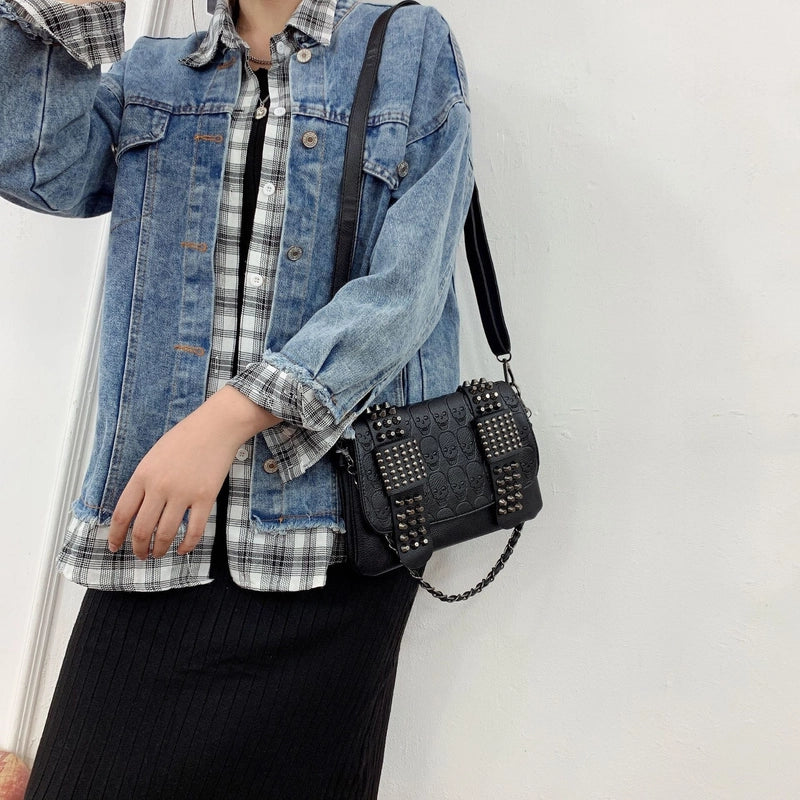 Halloween Women's Medium Pu Leather Solid Color Skull Punk Streetwear Pillow Shape Magnetic Buckle Crossbody Bag