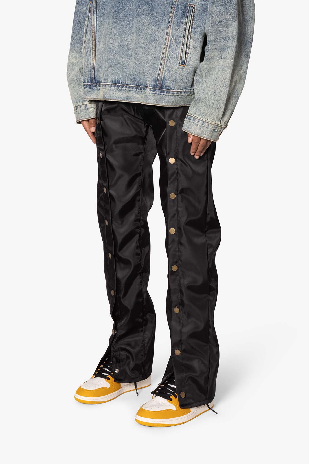 V685 Brass Front Snap Pants - Black