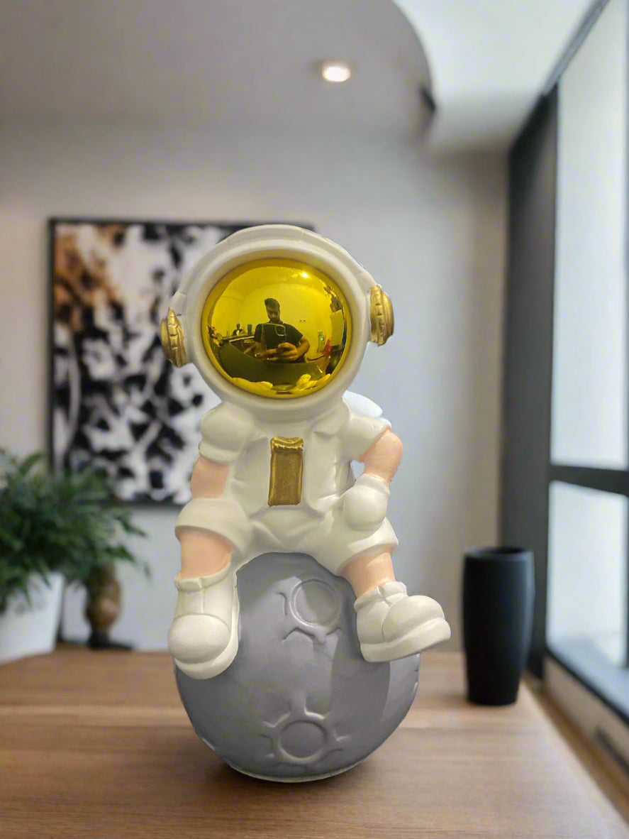 ASTRONAUT RESIN DECORATION 鈥?NORDIC STYLE DESKTOP & ROOM DECOR