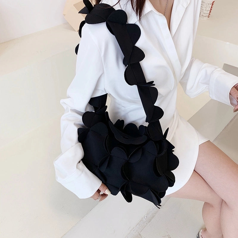 Women's Large Pu Leather Solid Color Streetwear Pillow Shape Magnetic Buckle Underarm Bag