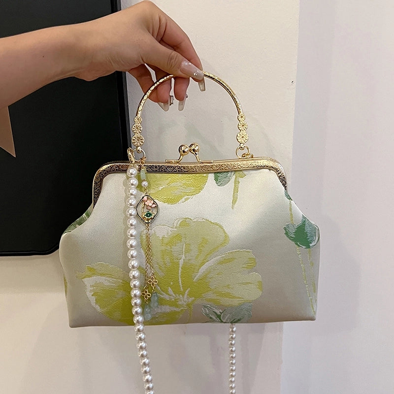 Women's Medium Flower Elegant Vintage Style Shell Clasp Frame Crossbody Bag