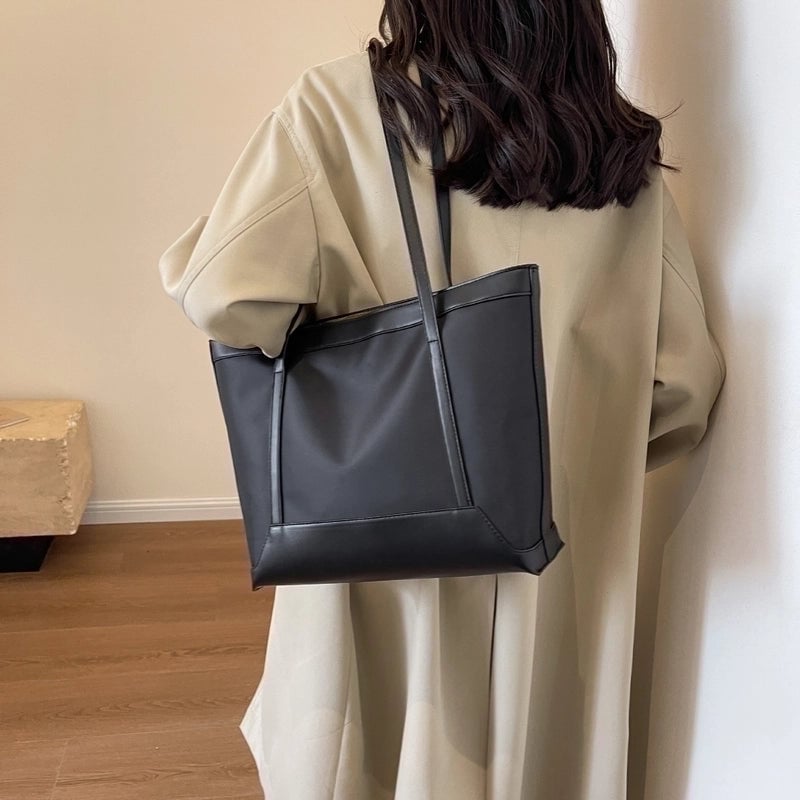 Women's Large Cloth Solid Color Classic Style Square Zipper Shoulder Bag