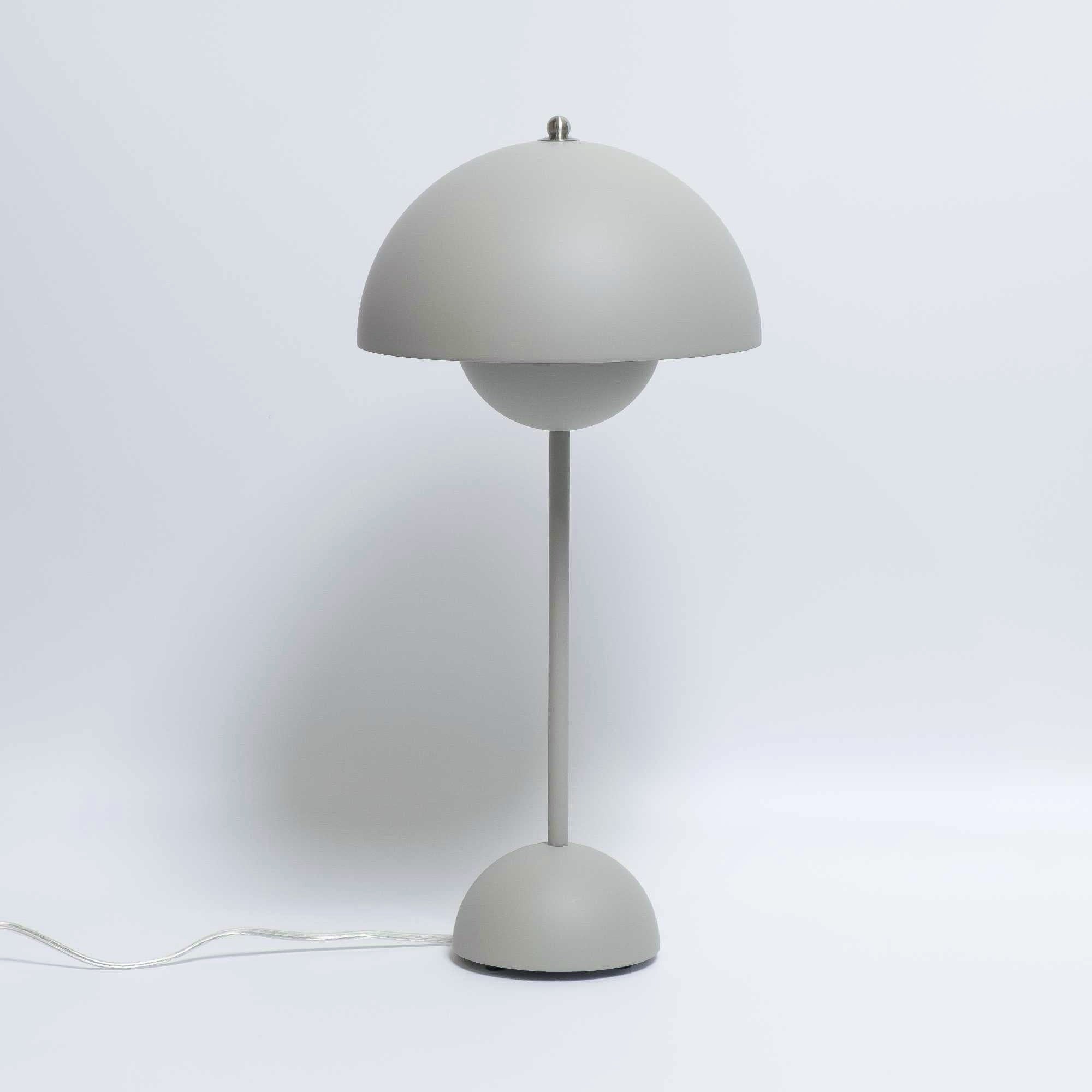 refurbished | Tradition VP3 Flowerpot table lamp. Matt Light Grey