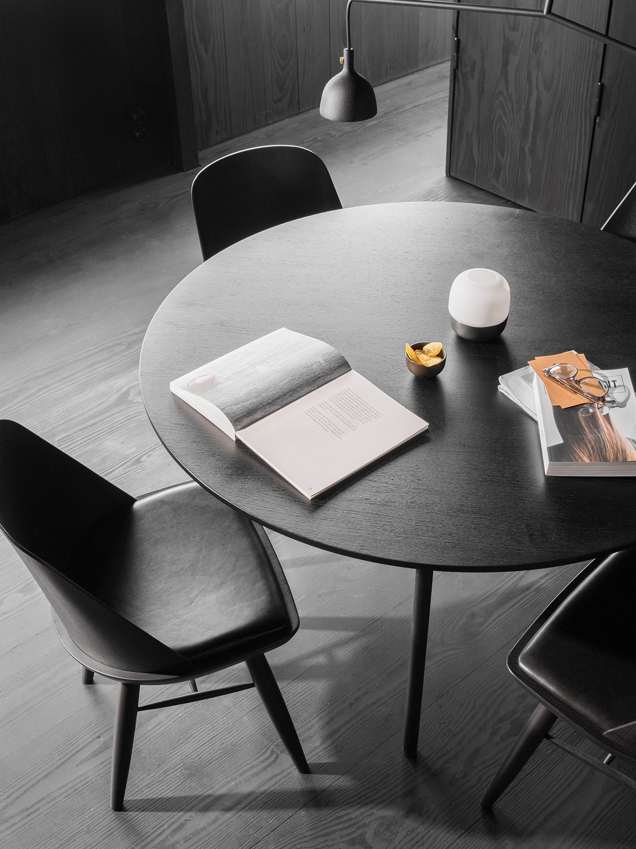 Dining Table. Round