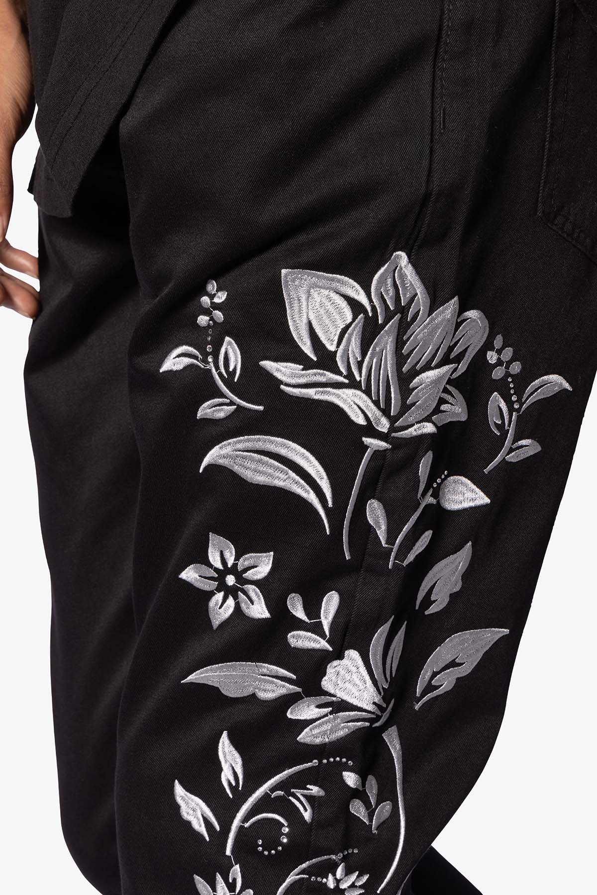 B690 Floral Embroidery Flare Denim - Black