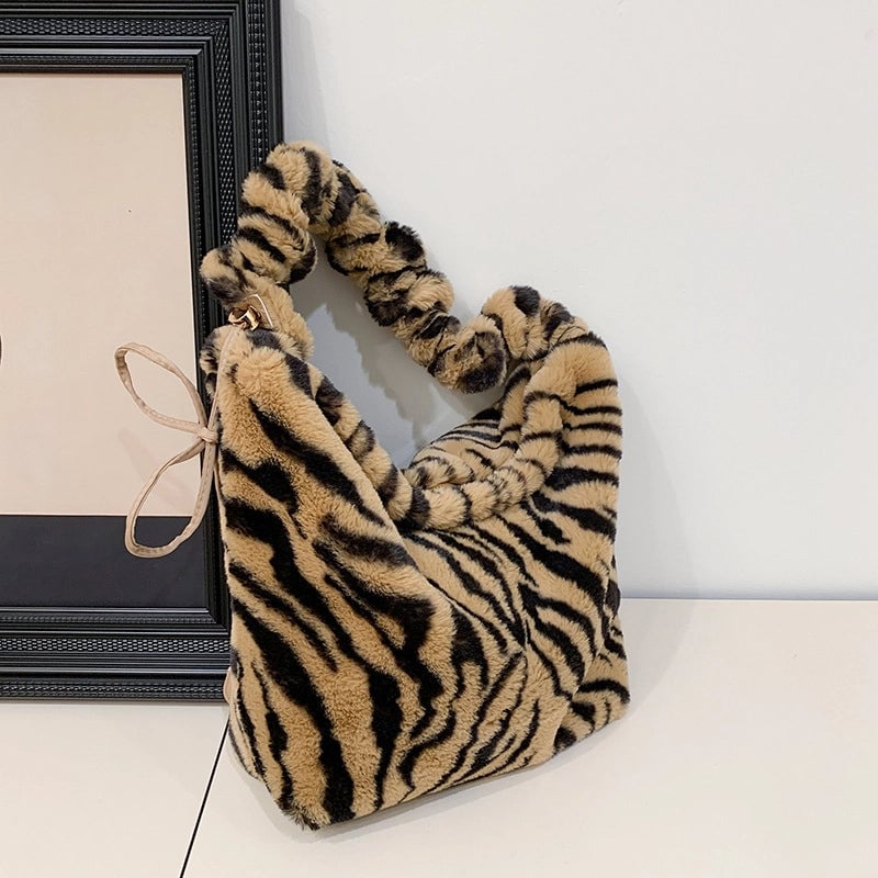 Spring And Summer New Leopard Print Fur Bag Female Fashion Shoulder Dumpling Bag Zebra Pattern Messenger Bag Plush Bag