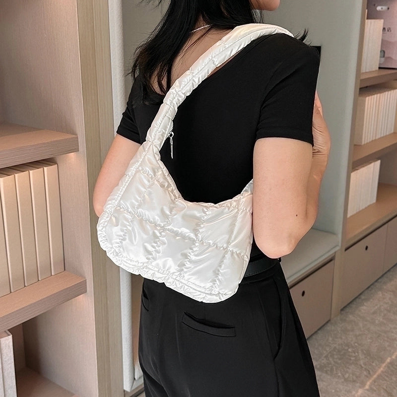Women's Nylon Solid Color Vacation Streetwear Sewing Thread Square Zipper Shoulder Bag Underarm Bag