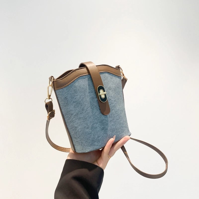 Women's Pu Leather Solid Color Streetwear Bucket Magnetic Buckle Shoulder Bag