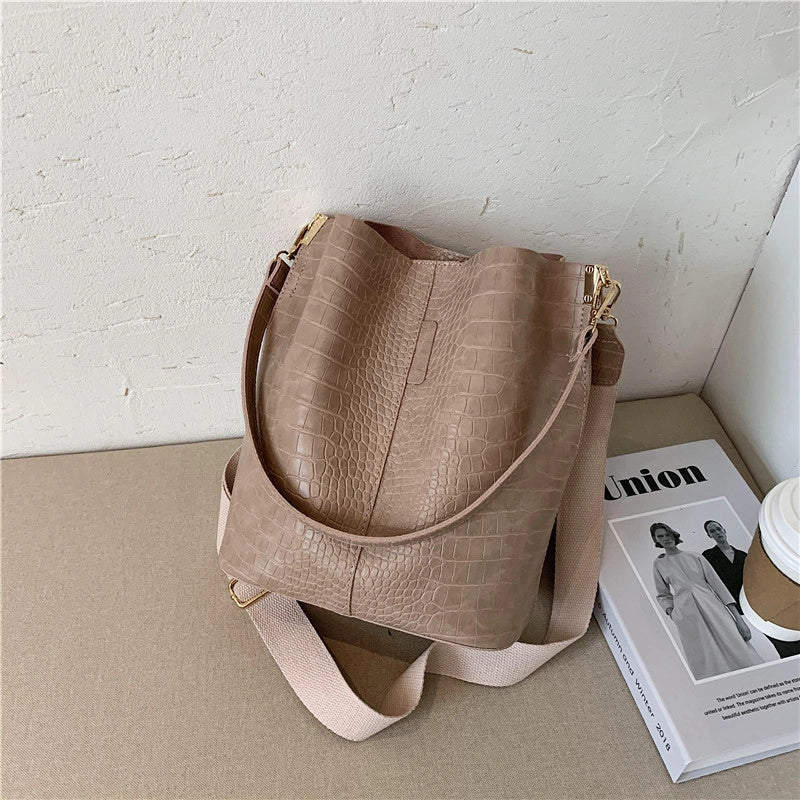 Fashionable Stylish One Shoulder Bag 2024 New Fashionable Temperament Underarm Bag Casual All-Matching Wide Shoulder Strap Bucket Bag