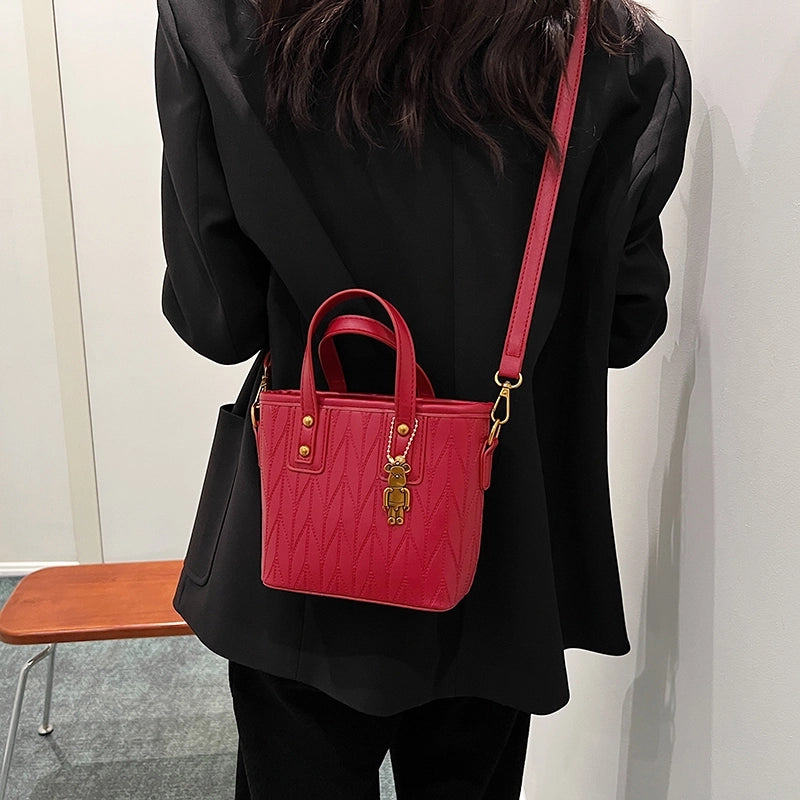 Women's Pu Leather Solid Color Classic Style Sewing Thread Square Zipper Shoulder Bag