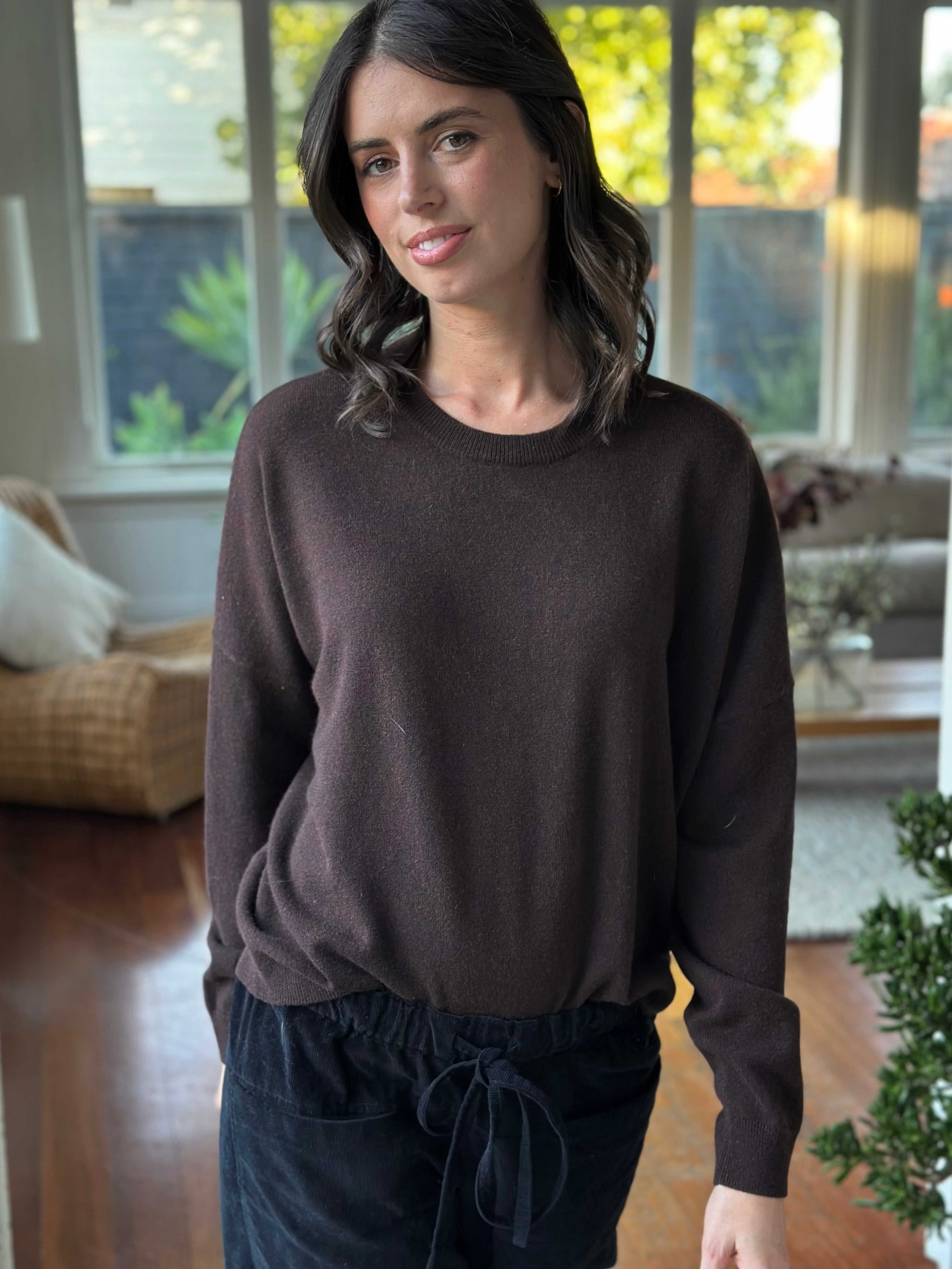 cassie crew neck knit  -chocolate cashmere