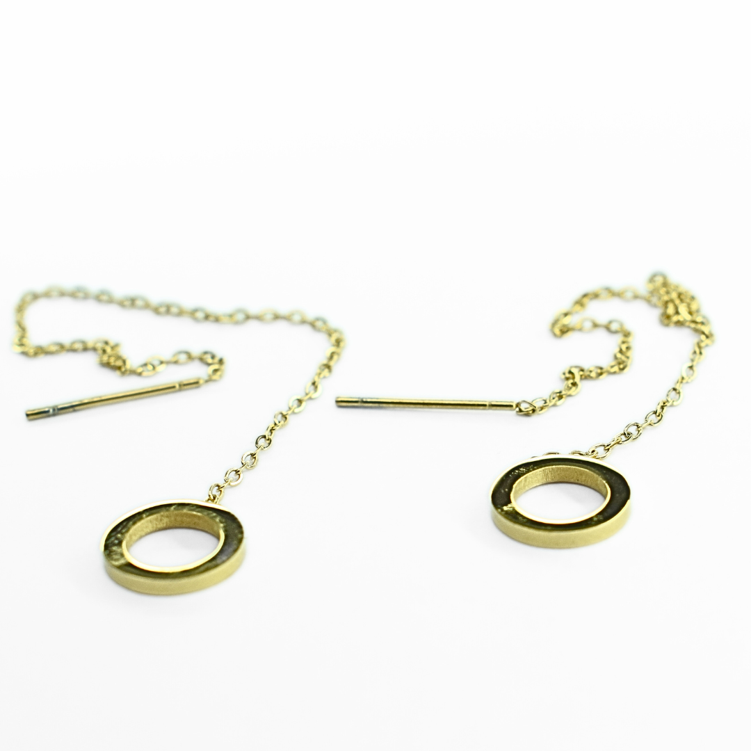 Thread through circle chained stud - Gold
