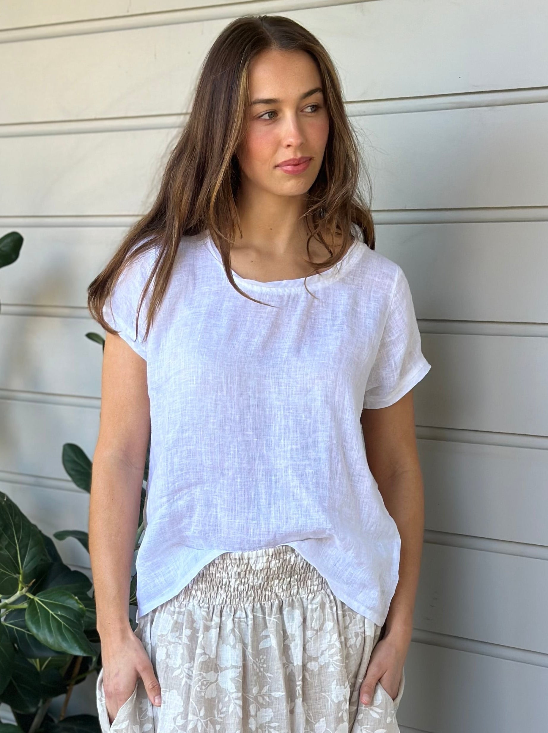 ellie round neck-white linen